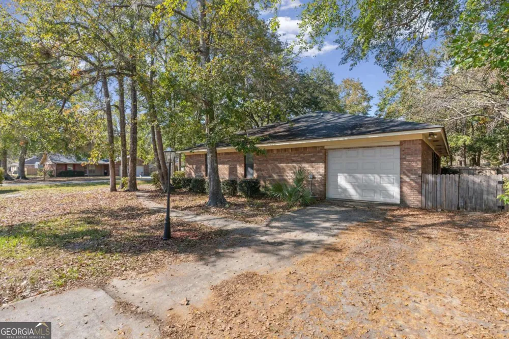 156 W Peach AVE Kingsland, GA 31548
