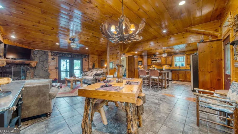 911 Summit WAY Blairsville, GA 30512