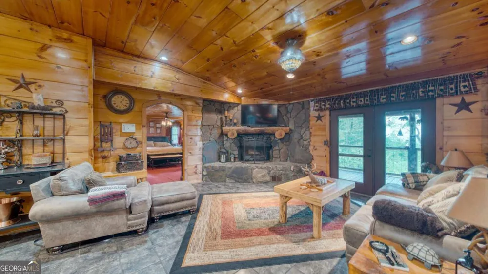 911 Summit WAY Blairsville, GA 30512