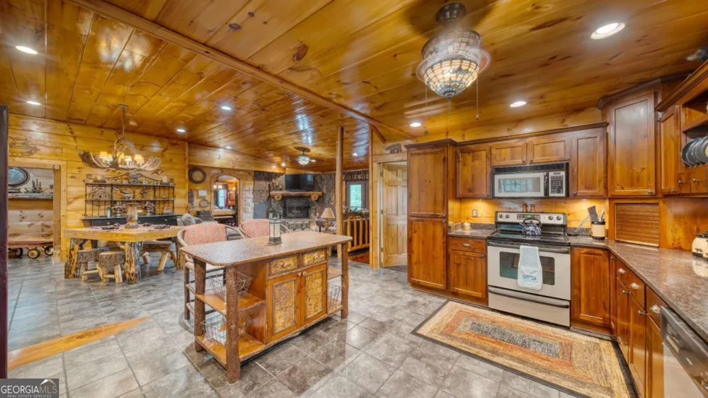 911 Summit WAY Blairsville, GA 30512