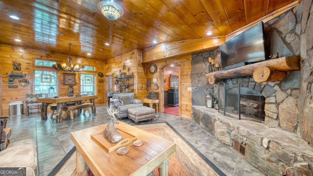 911 Summit WAY Blairsville, GA 30512