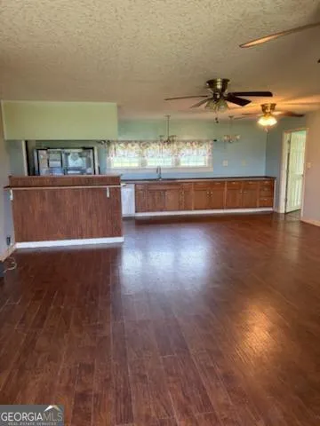 128 Oaktree LN Alma, GA 31510