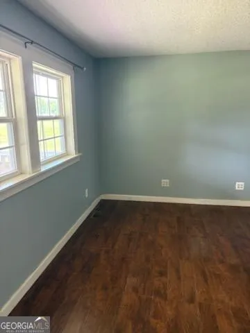 128 Oaktree LN Alma, GA 31510