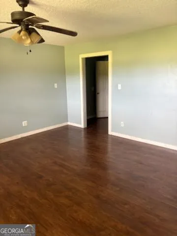 128 Oaktree LN Alma, GA 31510