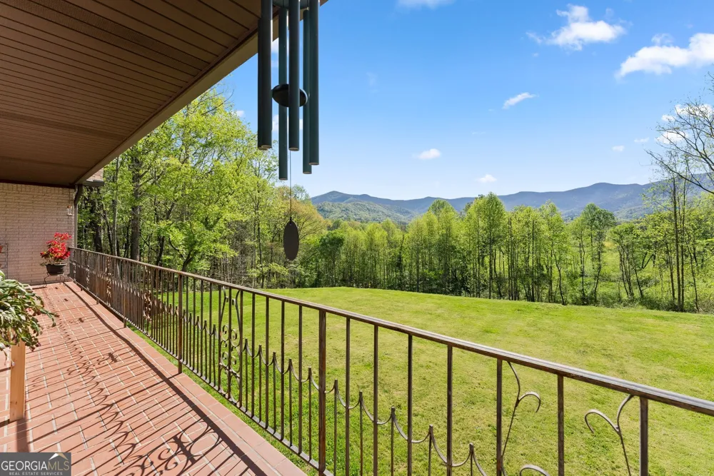 153 Trackrock Gap RD Blairsville, GA 30512