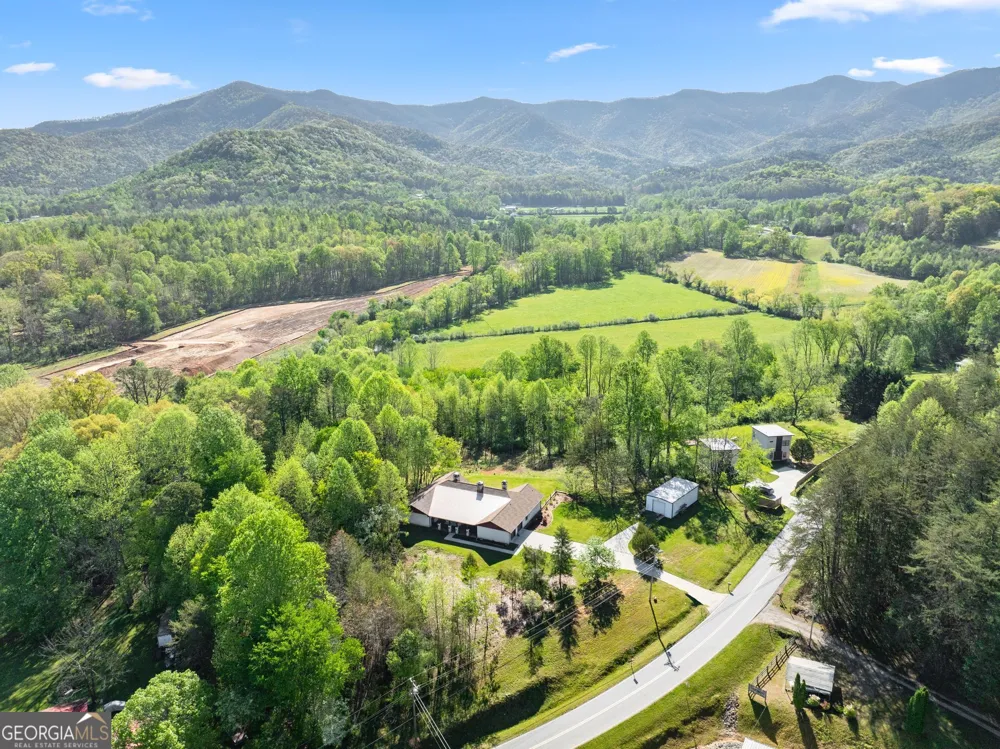 153 Trackrock Gap RD Blairsville, GA 30512
