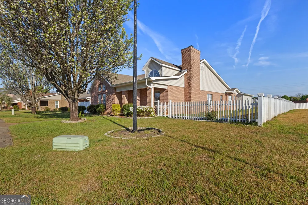 87 Park Ln Warner Robins, GA 31093