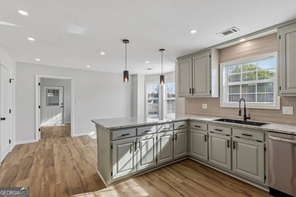 87 Park Ln Warner Robins, GA 31093