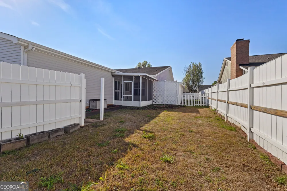 87 Park Ln Warner Robins, GA 31093
