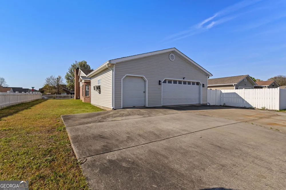 87 Park Ln Warner Robins, GA 31093