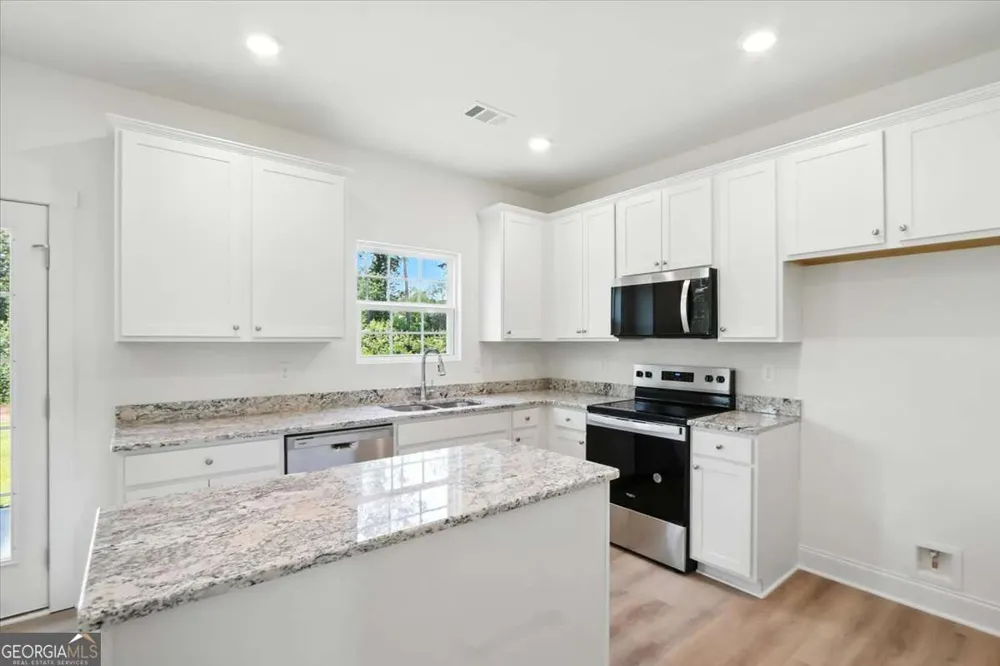 305 Rachel LN Hartwell, GA 30643