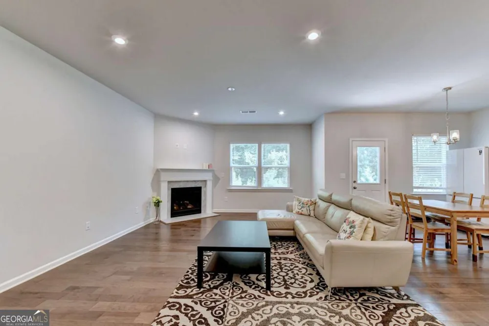 5477 Fountain Head LN Auburn, GA 30011