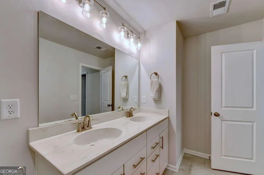 5477 Fountain Head LN Auburn, GA 30011