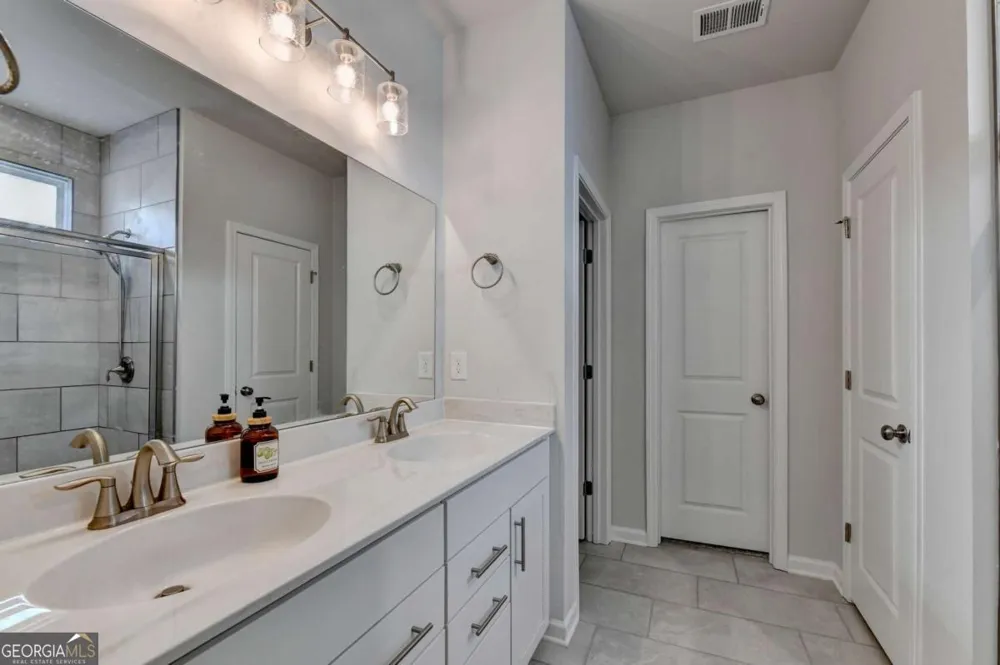 5477 Fountain Head LN Auburn, GA 30011