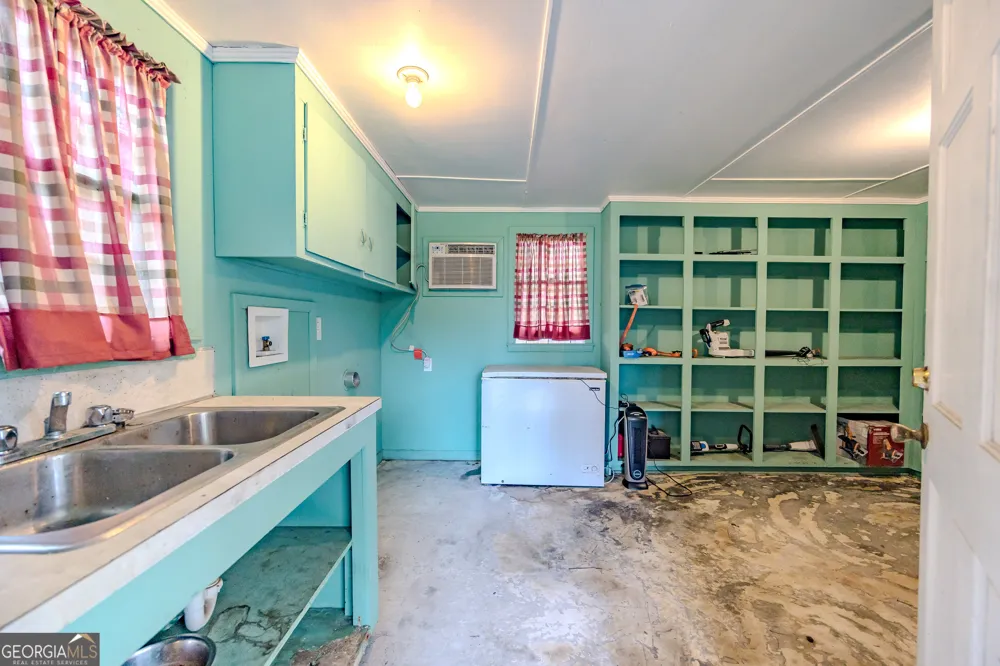 10 W Graham ST Mcrae-Helena, GA 31055