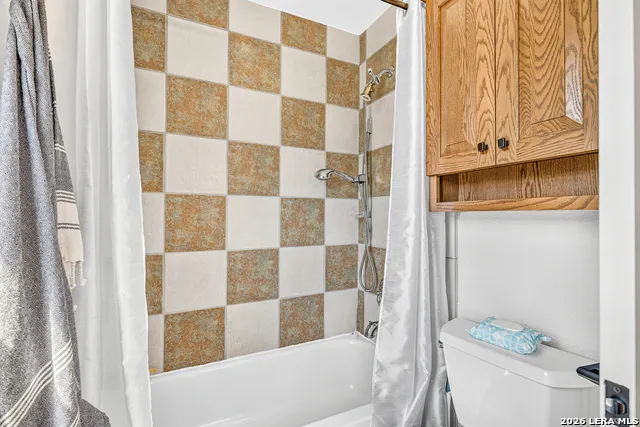 616 GREEN OAK DR Pipe Creek, TX 78063