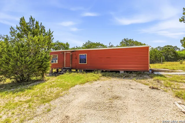 616 GREEN OAK DR Pipe Creek, TX 78063