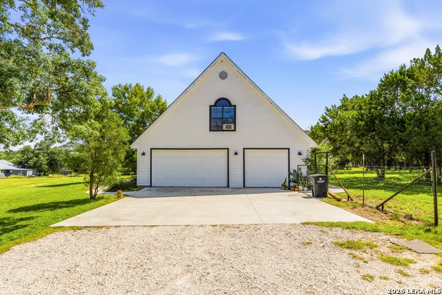 616 GREEN OAK DR Pipe Creek, TX 78063