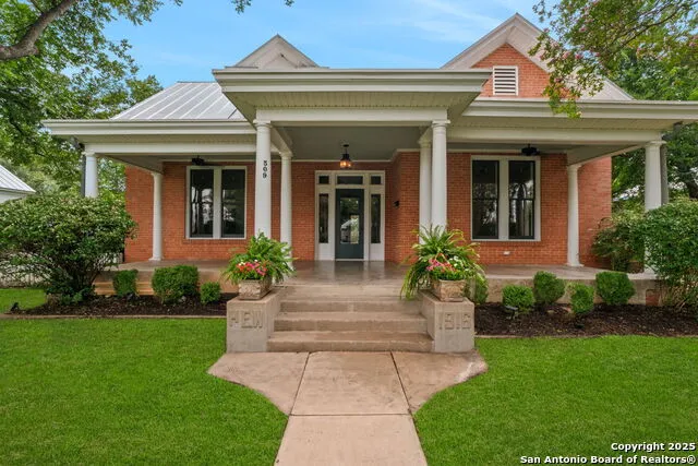 509 W Austin St Fredericksburg, TX 78624