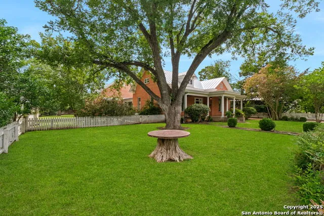 509 W Austin St Fredericksburg, TX 78624