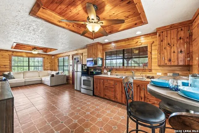 133 BUCKSKIN TRL Bandera, TX 78003