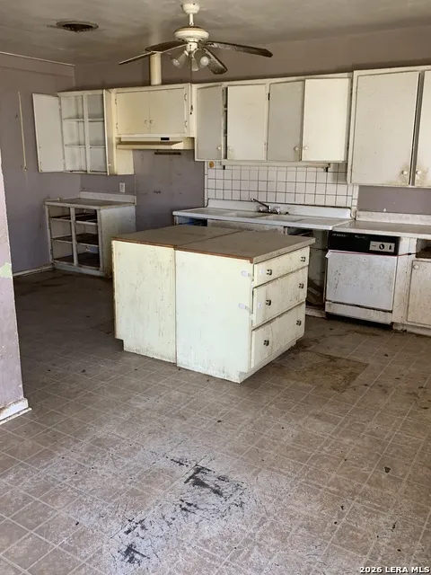 103 S 12th Carrizo Springs, TX 78834