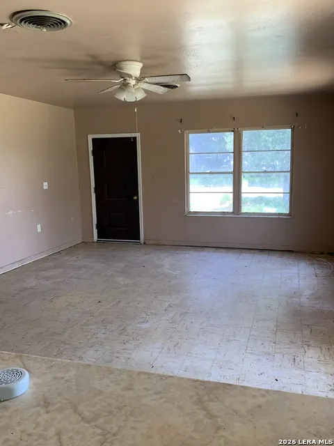 103 S 12th Carrizo Springs, TX 78834