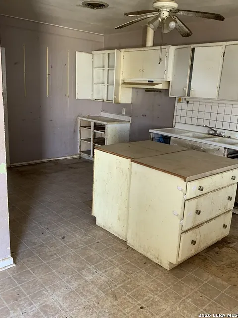 103 S 12th Carrizo Springs, TX 78834