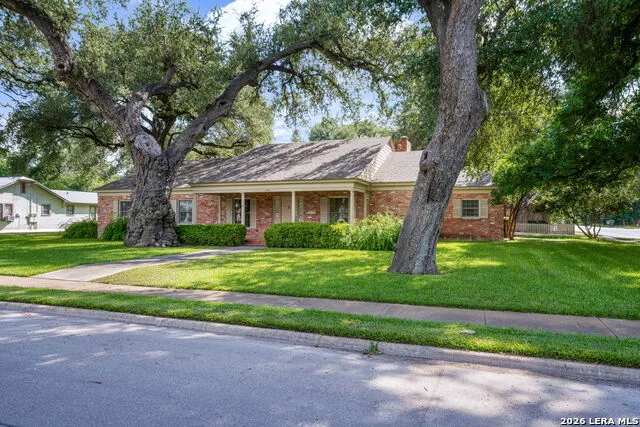 429 High Street Uvalde, TX 78801