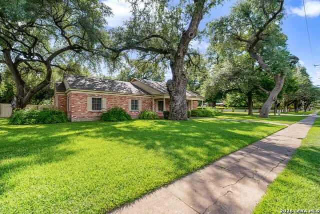 429 High Street Uvalde, TX 78801