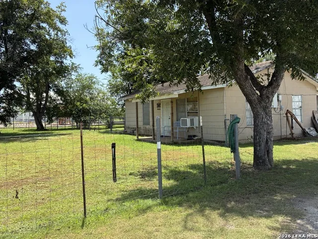 273 County Road 743 Yancey, TX 78886