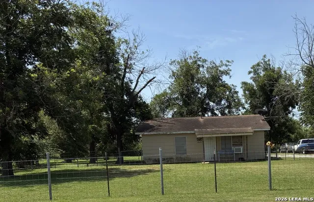 273 County Road 743 Yancey, TX 78886