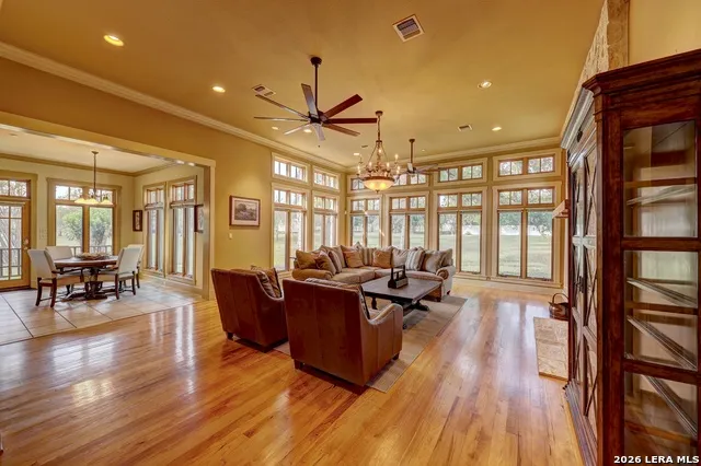 1104 Lois St Kerrville, TX 78028
