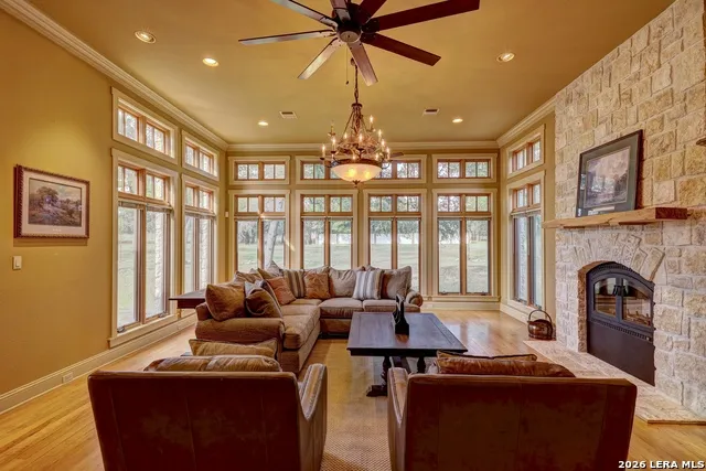 1104 Lois St Kerrville, TX 78028