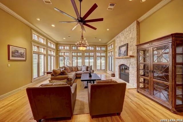 1104 Lois St Kerrville, TX 78028