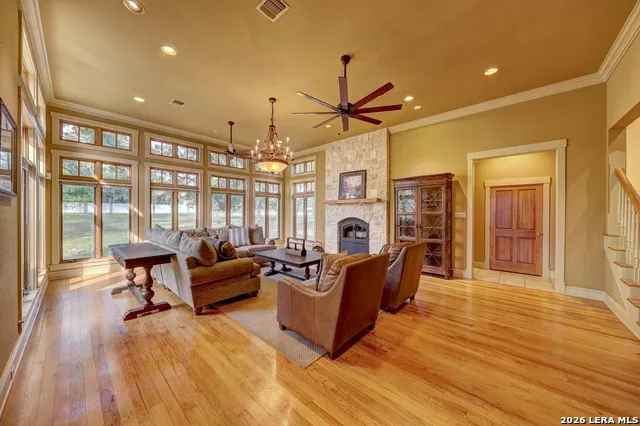 1104 Lois St Kerrville, TX 78028