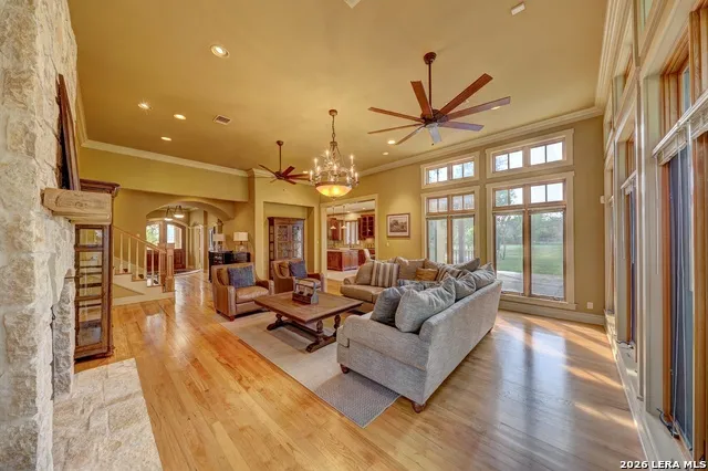 1104 Lois St Kerrville, TX 78028