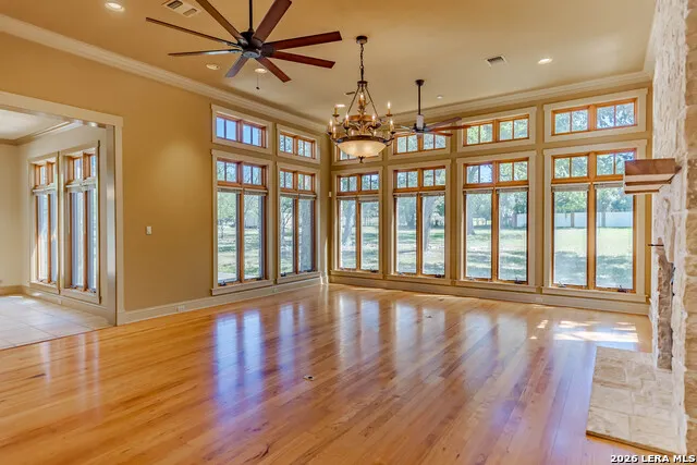 1104 Lois St Kerrville, TX 78028
