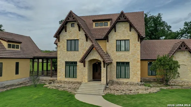1104 Lois St Kerrville, TX 78028