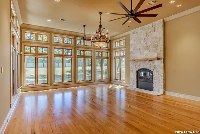 1104 Lois St Kerrville, TX 78028