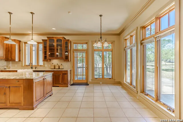 1104 Lois St Kerrville, TX 78028