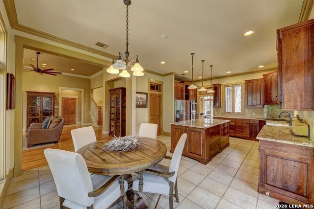 1104 Lois St Kerrville, TX 78028