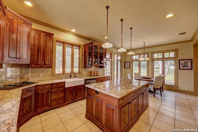 1104 Lois St Kerrville, TX 78028