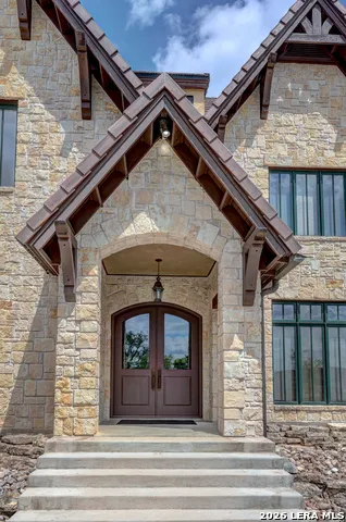 1104 Lois St Kerrville, TX 78028