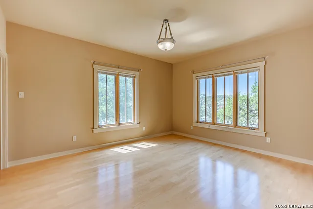 1104 Lois St Kerrville, TX 78028