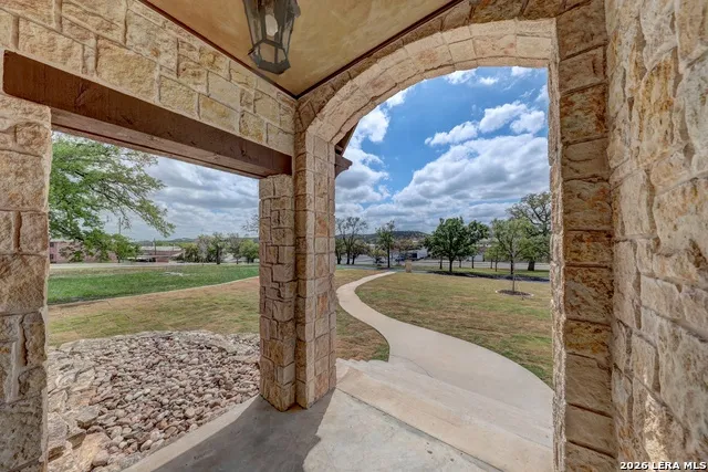 1104 Lois St Kerrville, TX 78028