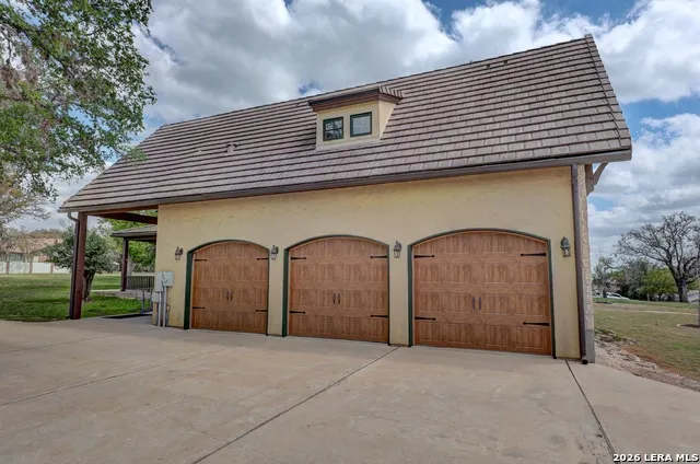 1104 Lois St Kerrville, TX 78028