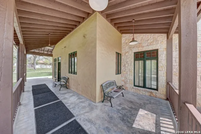 1104 Lois St Kerrville, TX 78028
