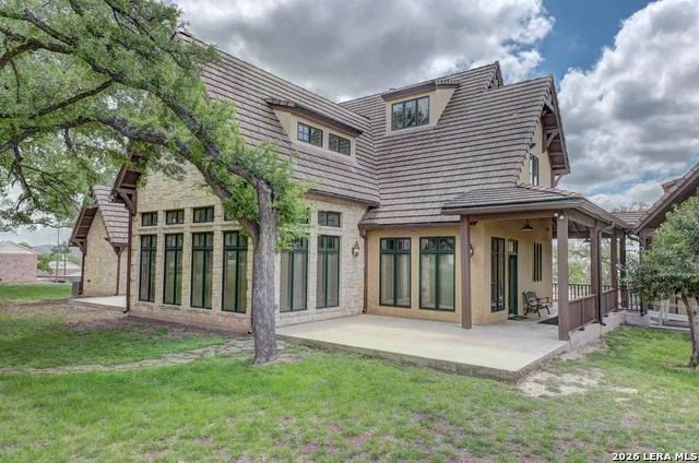 1104 Lois St Kerrville, TX 78028