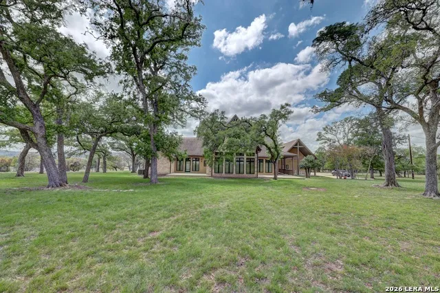 1104 Lois St Kerrville, TX 78028